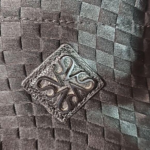 Tote Bag by Vera Wang Woven Black Side and Back Pocket Magnetic closure - Picture 2 of 9